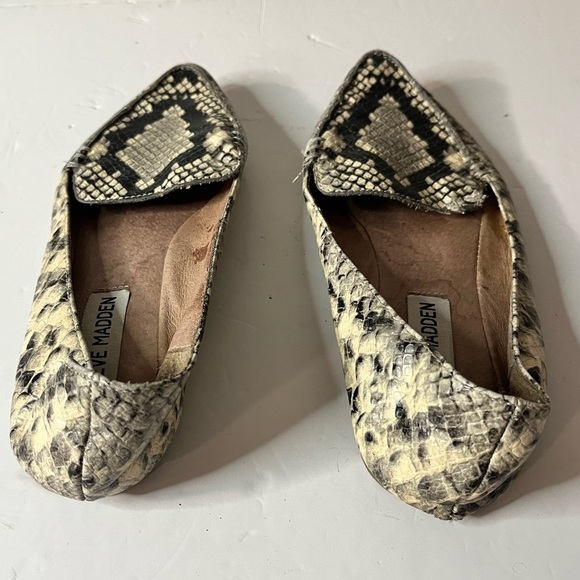 Steve Madden Snakeskin Print Pointed Toe Flats | Approx. Size 7 - Picture 6 of 7